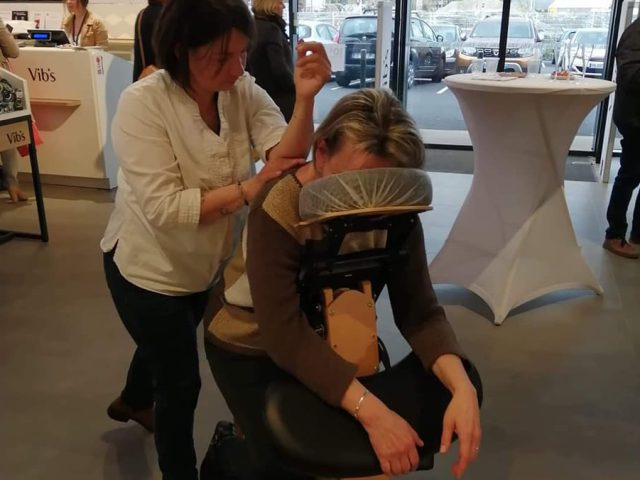 Une séance de massage assis avec Séphrobien