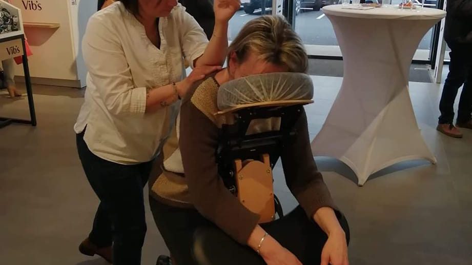 Une séance de massage assis avec Séphrobien